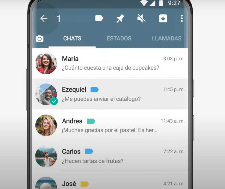 Conversaciones organizadas mediante etiquetas de WhatsApp Business